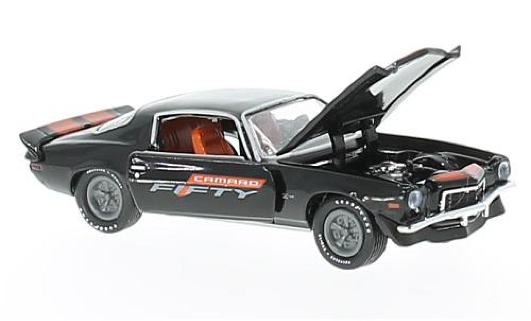 Chevrolet Camaro 1/64 M2 Machines Z/28 zwart/oranje 1972 Fifty Years modelauto