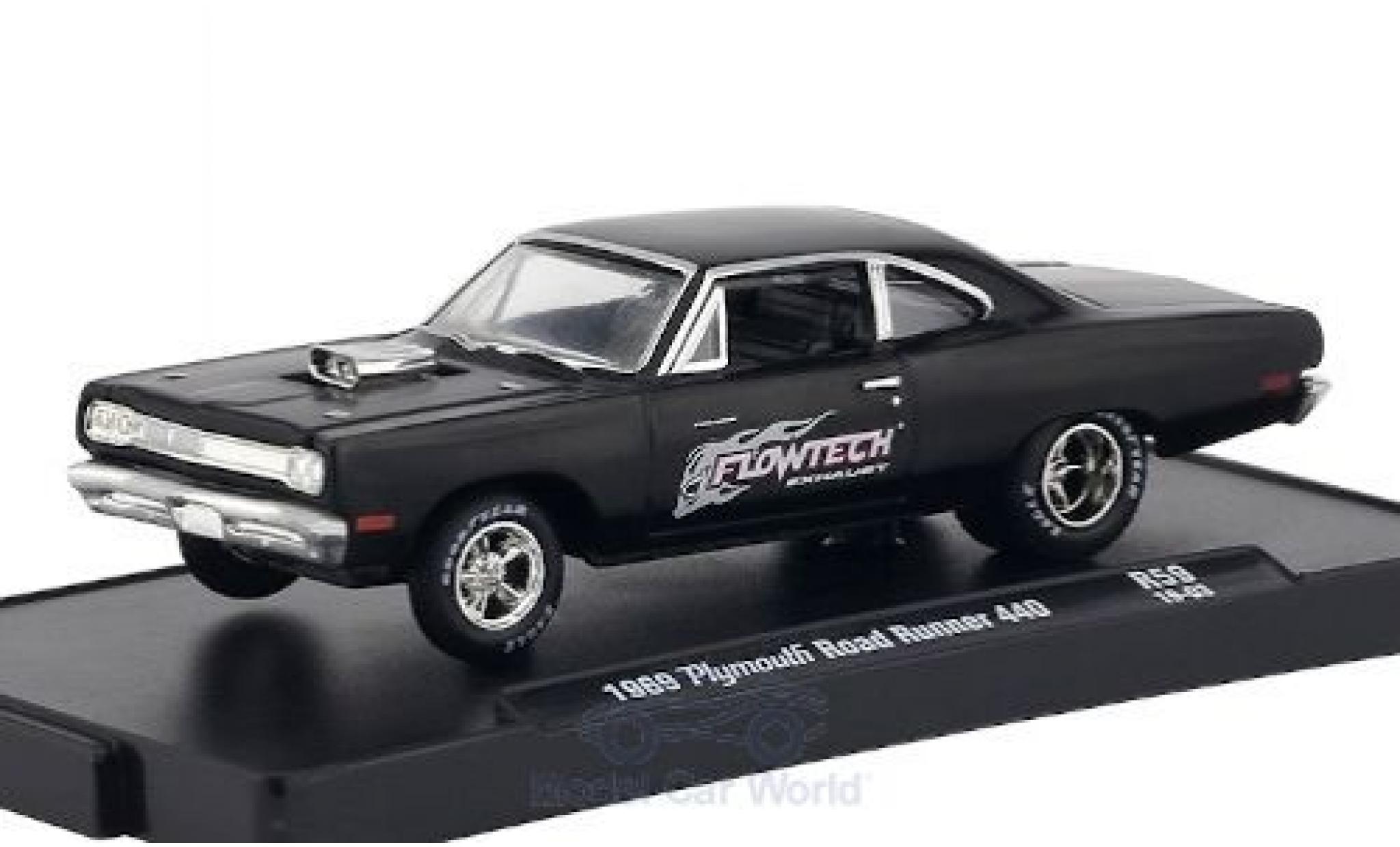 Plymouth Road Runner 1/64 M2 Machines 440 zwart/Dekor Flowtech Exhaust 1969 modelauto
