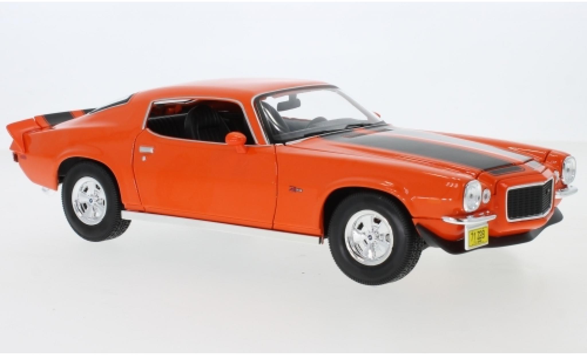 Chevrolet Camaro 1/18 Maisto Z28 oranje/zwart 1971 modelauto