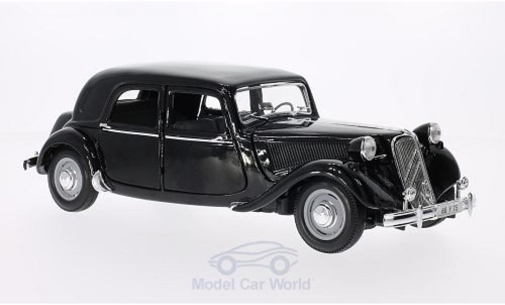 Citroen Traction 1/18 Maisto 15 CV zwart 1952 modelauto