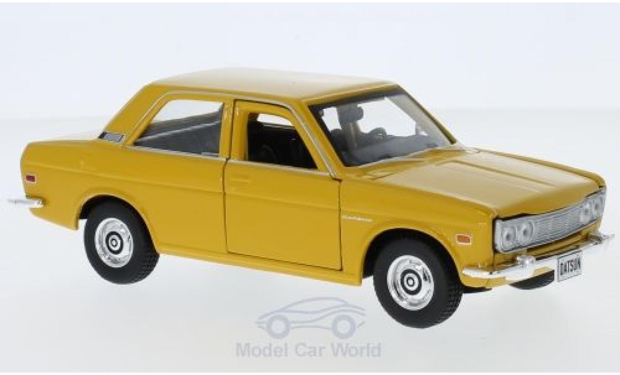 Datsun 510 1/24 Maisto geel 1971 modelauto
