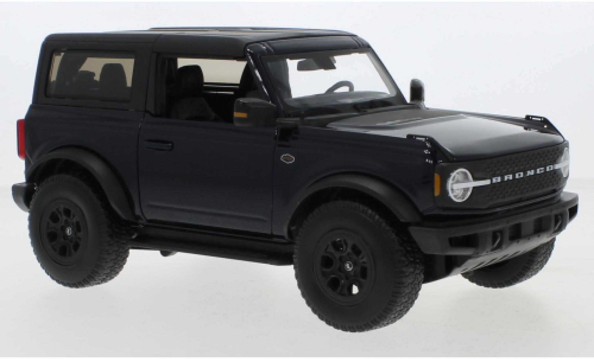 Ford Bronco 1/18 Maisto Wildtrak metallic blauw/matt-zwart 2021 modelauto