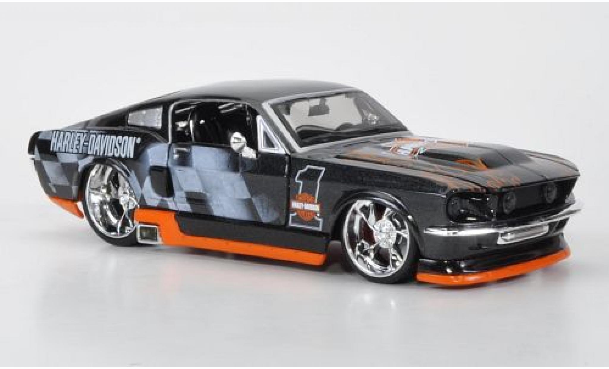 Ford Mustang 1/24 Maisto GT zwart/Dekor 1967 Harley-Davidson modelauto