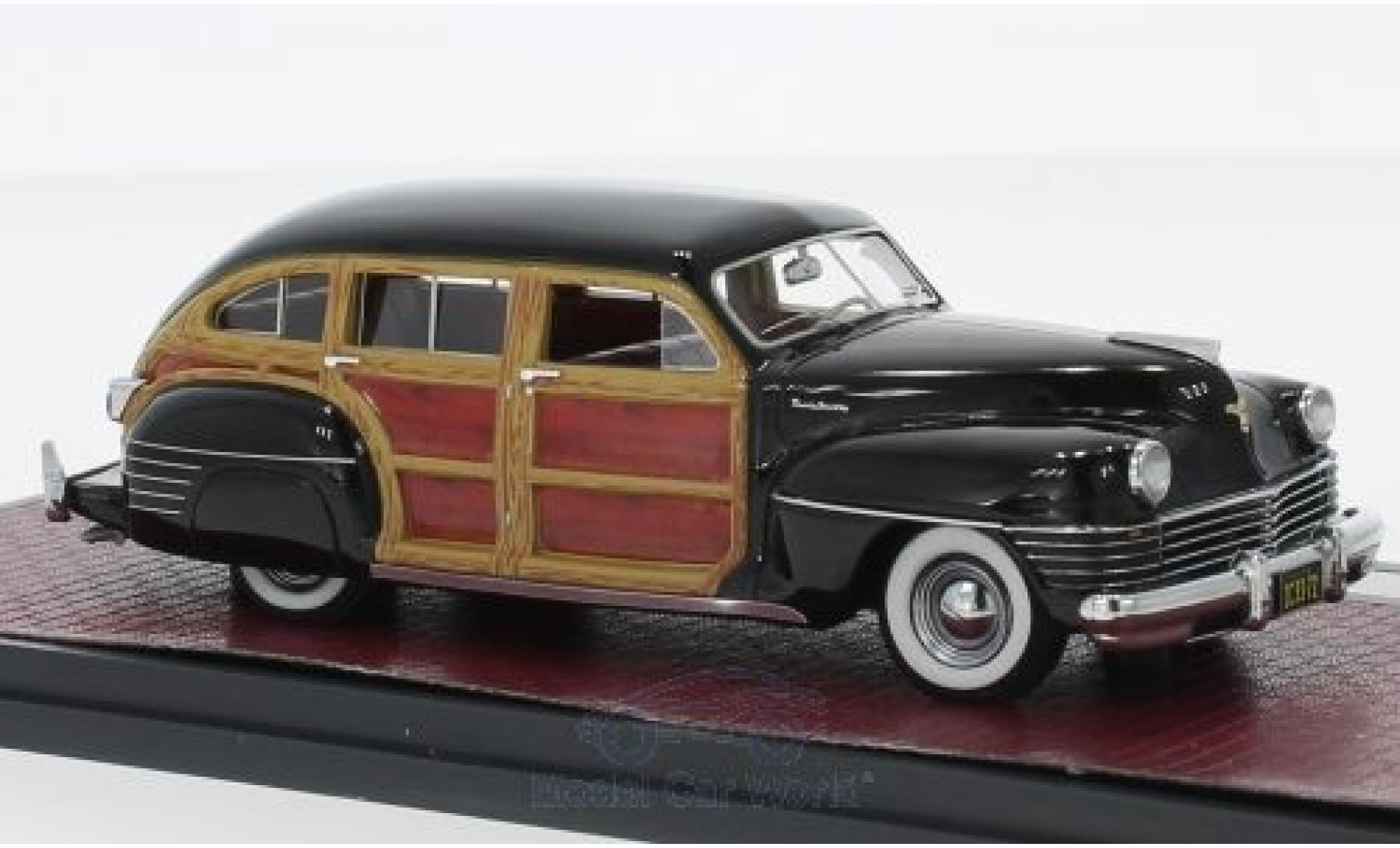 Chrysler Town & Country 1/43 Matrix Wagon zwart/Holzoptik 1942 modelauto