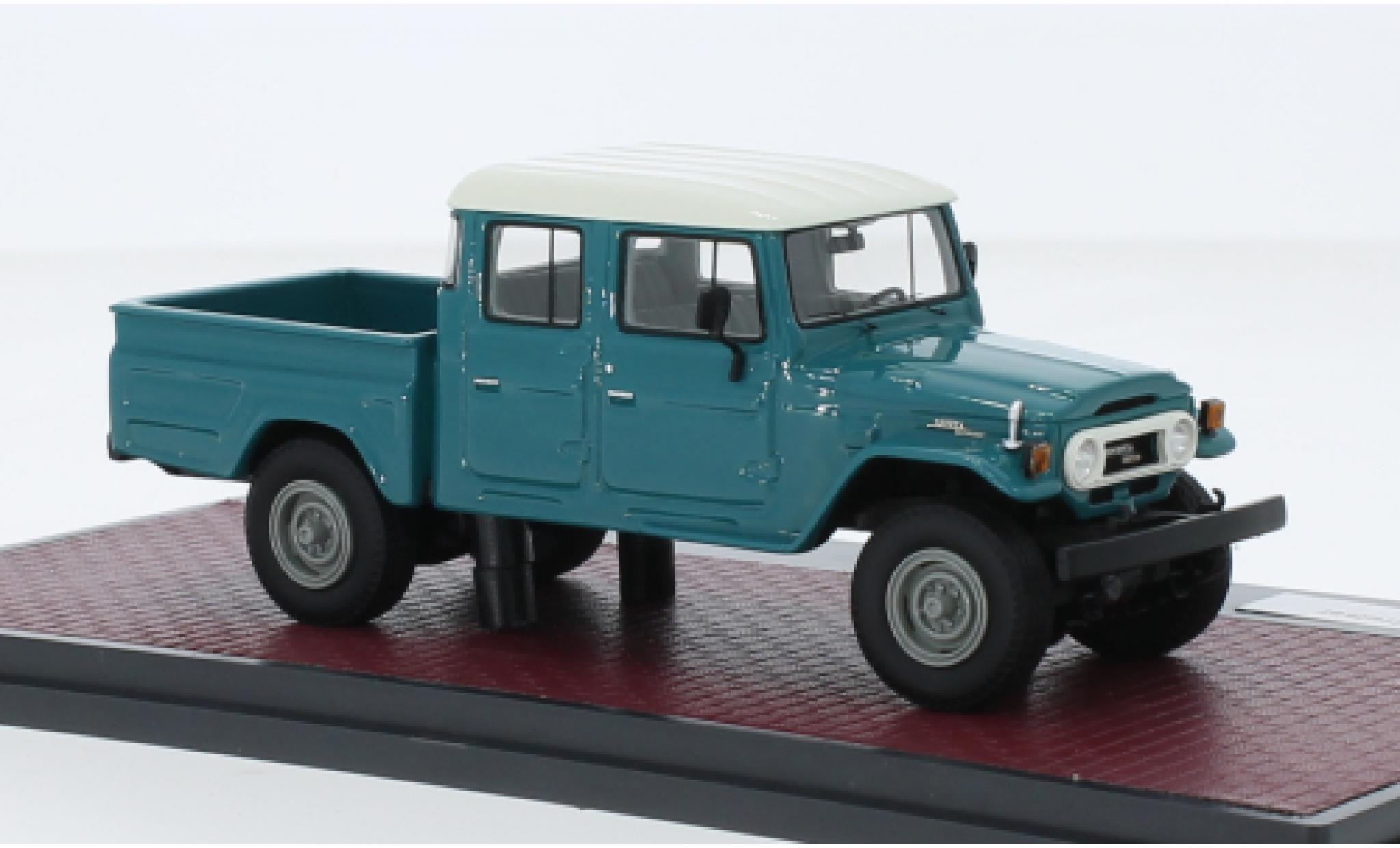 Toyota Land Cruiser 1/43 Matrix HJ45 Crew Cab turquoise/wit modelauto