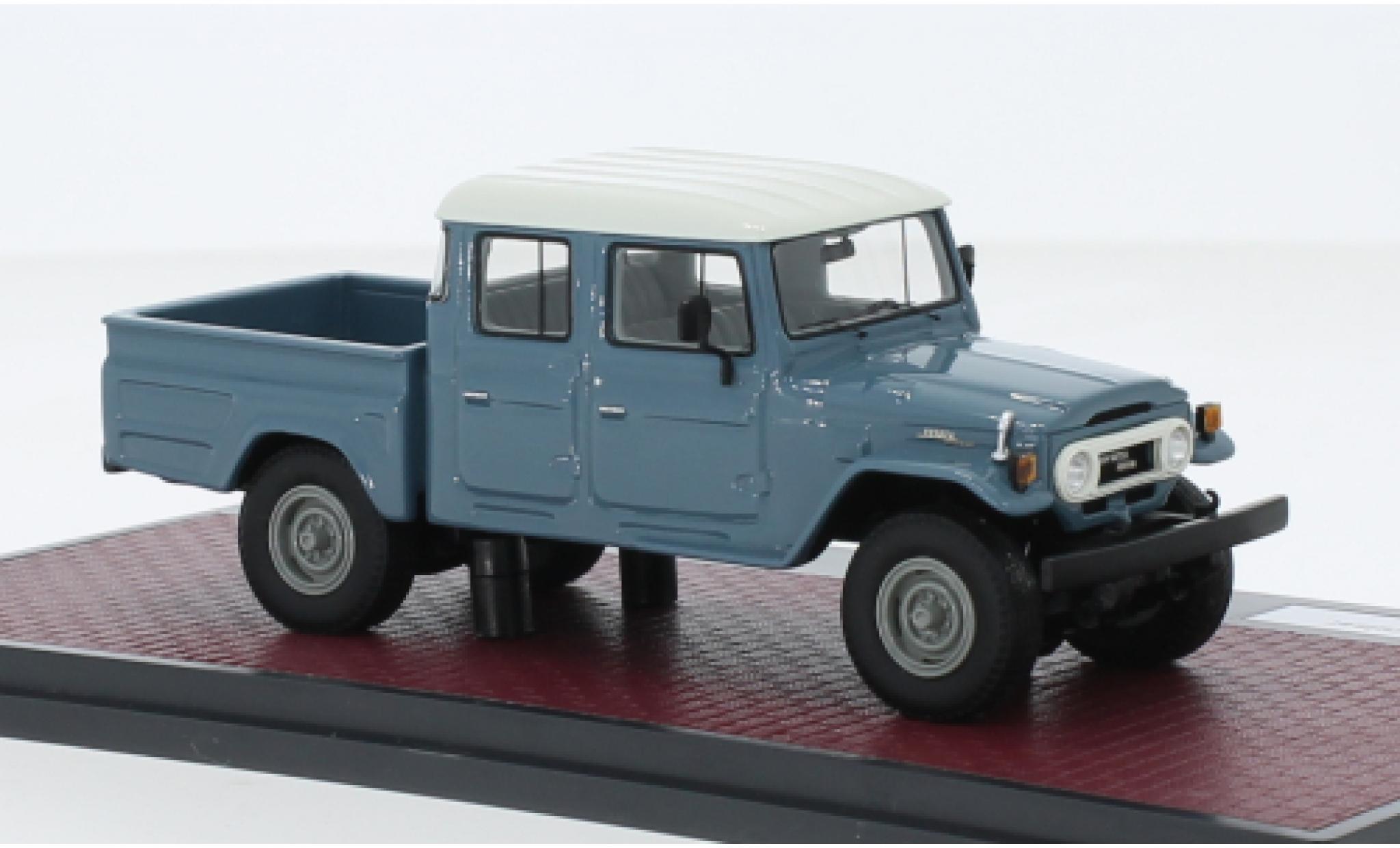 Toyota Land Cruiser 1/43 Matrix HJ45 Crew Cab grijs/wit modelauto