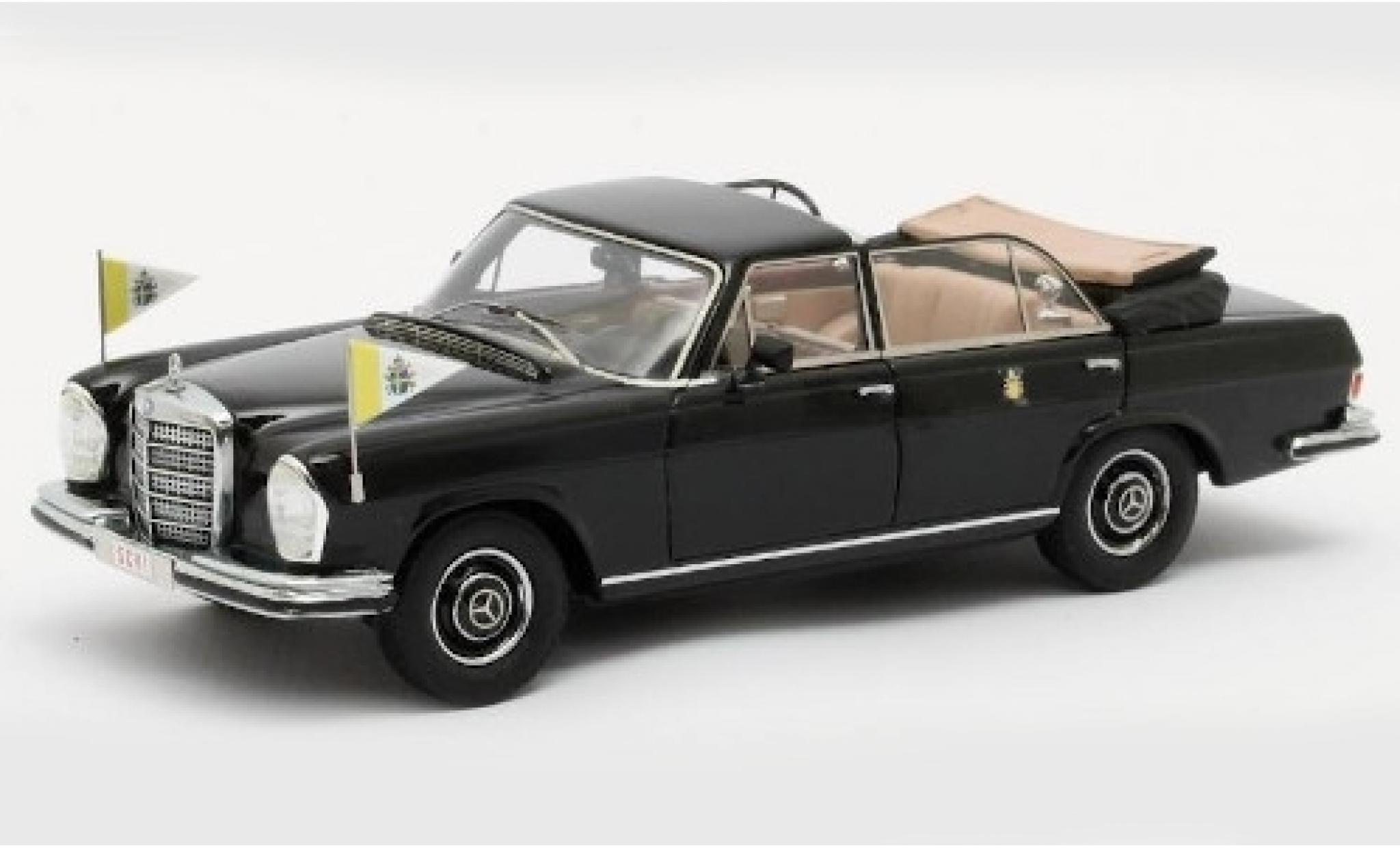 Mercedes 300 1/43 Matrix SEL Landaulette zwart Vatikan 1951 mit Standarten modelauto