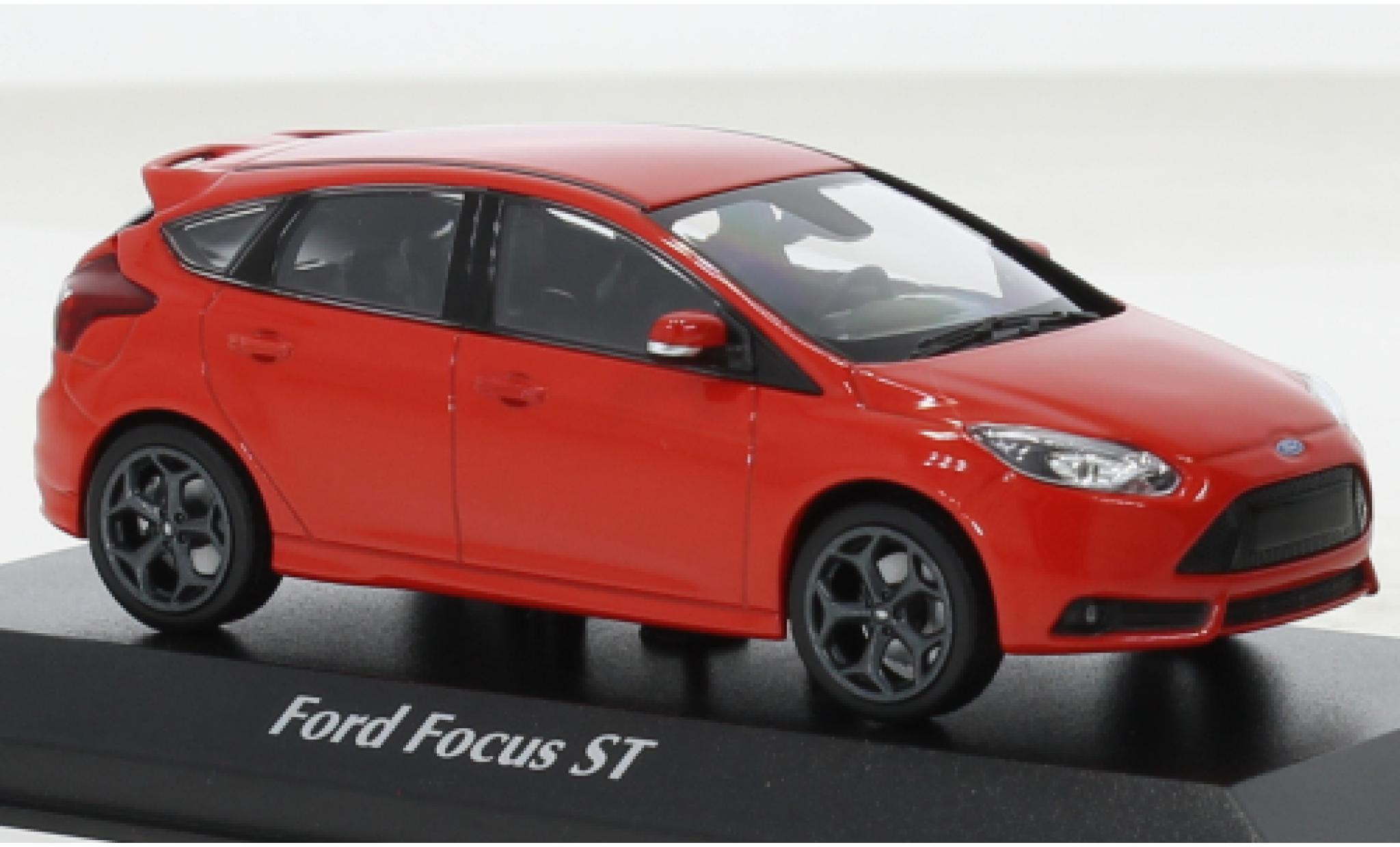 Ford Focus 1/43 Maxichamps MK III ST rood 2011 modelauto
