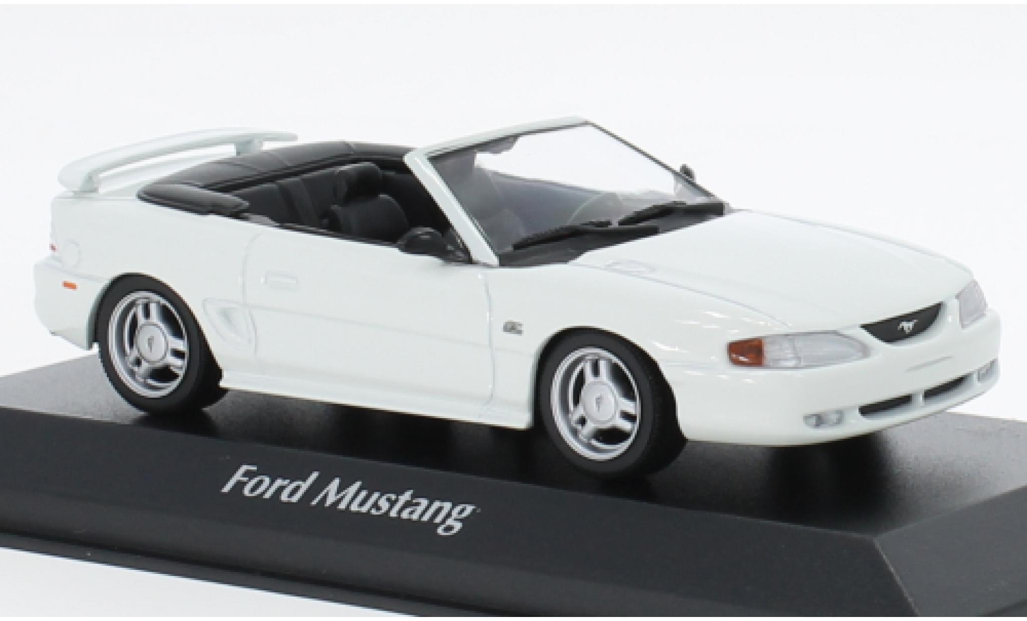 Ford Mustang 1/43 Maxichamps Cabriolet wit 1994 modelauto