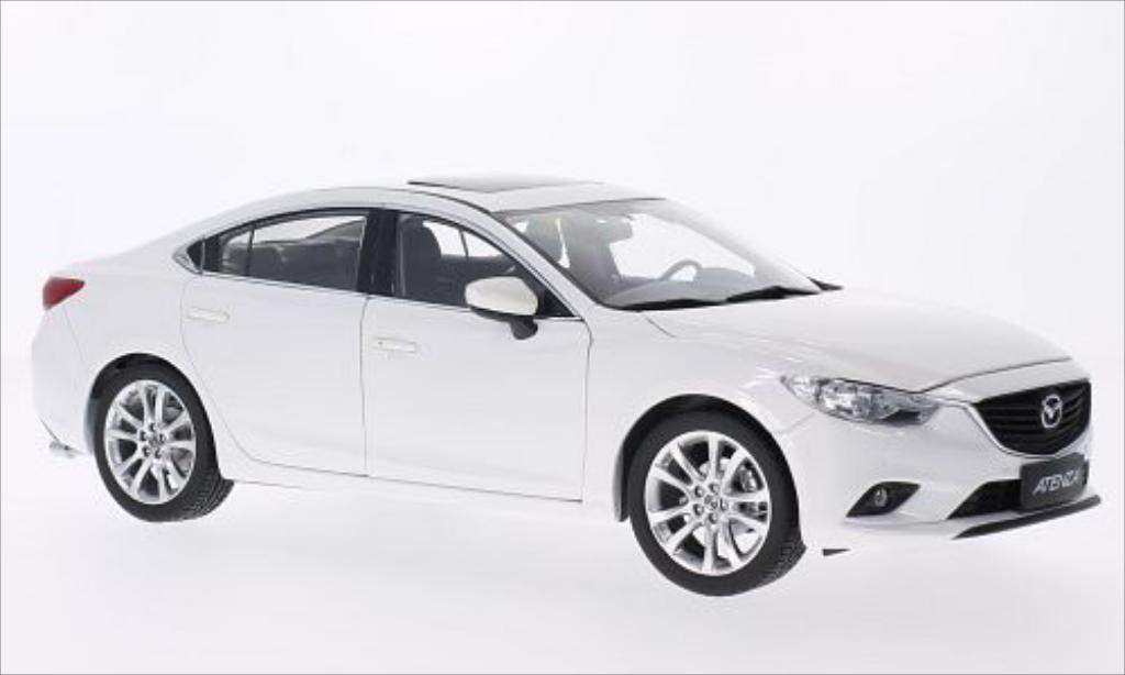 Mazda 6 1/18 Paudi Atenza wit 2014 modelauto