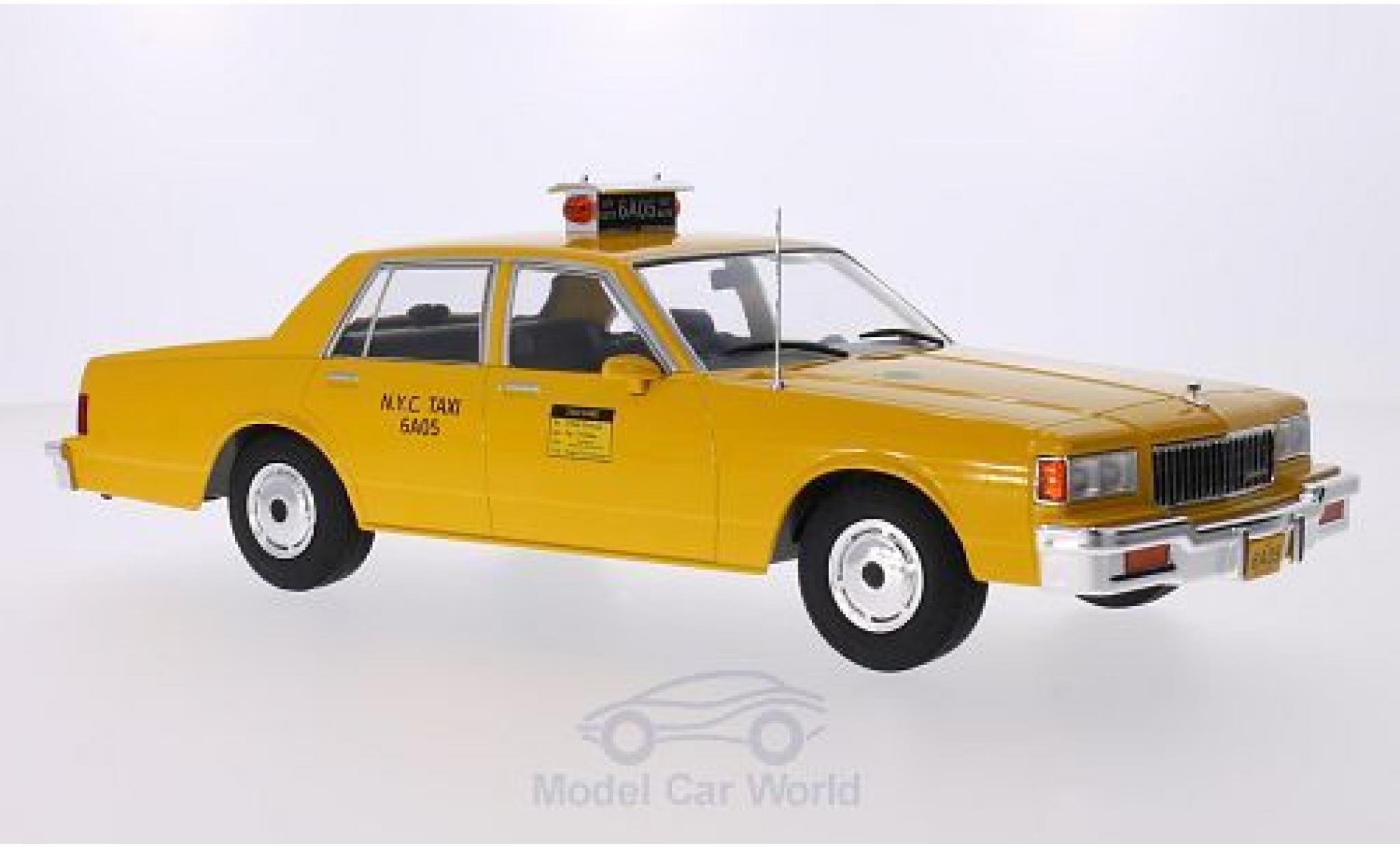 Chevrolet Caprice Classic 1/18 MCG Sedan geel NYC Taxi 1985 T&uuml;ren und Hauben geschlossen modelauto