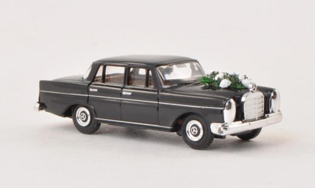 Mercedes 220 1/87 Busch Hochzeit 1959 modelauto