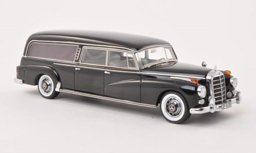 Mercedes 300 C 1/43 Matrix C (W186) Binz Hearse zwart Leichenwagen 1956 modelauto