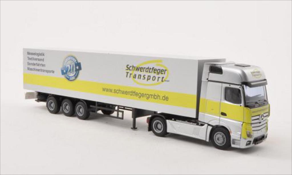Mercedes Actros 1/87 AWM 2 Gigaliner Schwerdtfeger Koffer-SZ modelauto