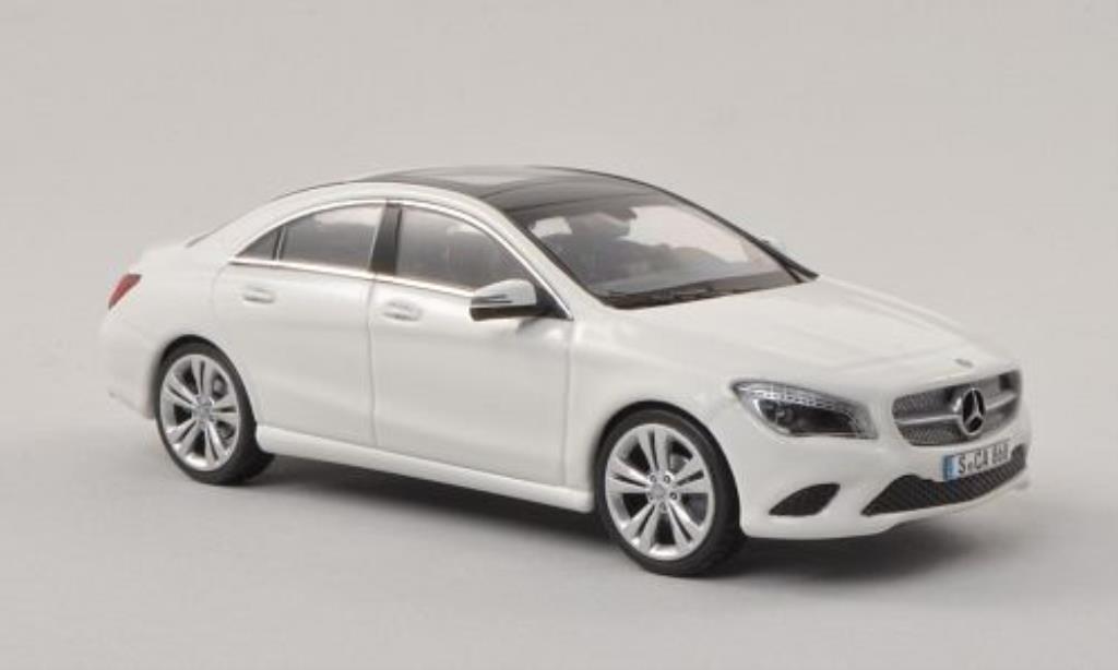 Mercedes CLA 1/43 Schuco (C117) wit modelauto