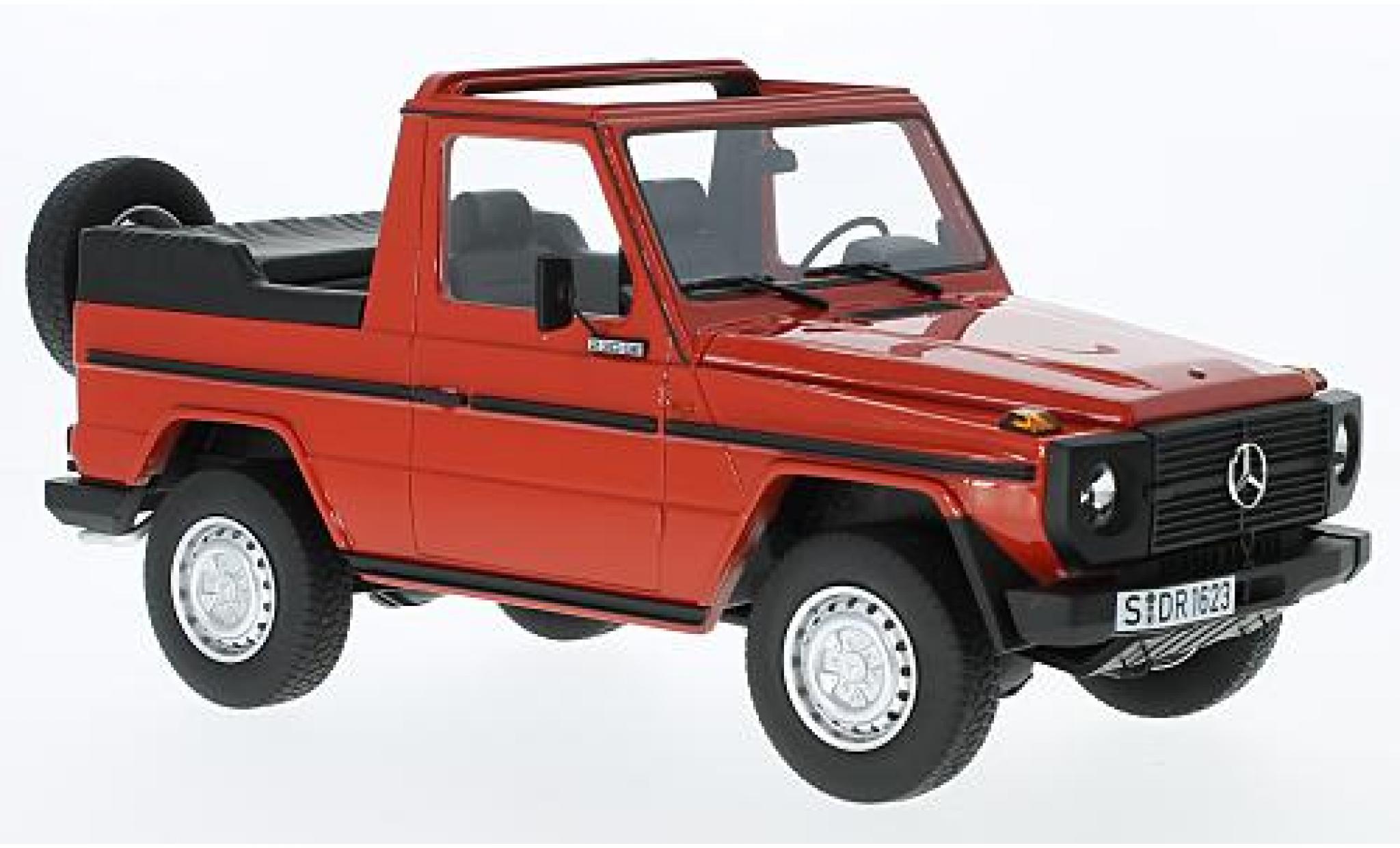 Mercedes Classe G 1/18 Cult Scale Models W460 rood Cult Scale Mo 1:18 modelauto