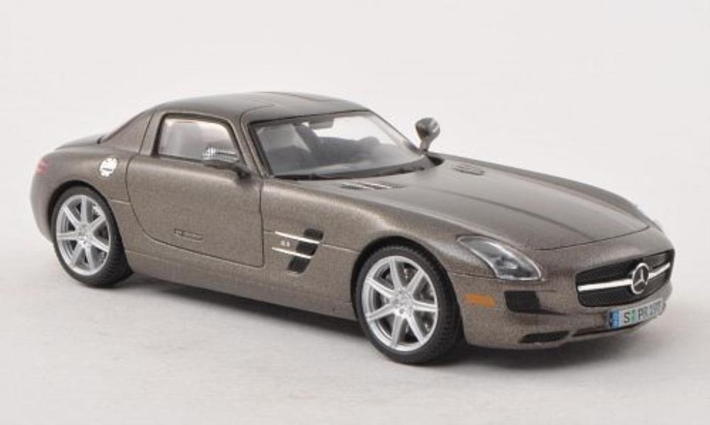 Mercedes SLS 1/43 IXO AMG (C197) matt-grijs modelauto
