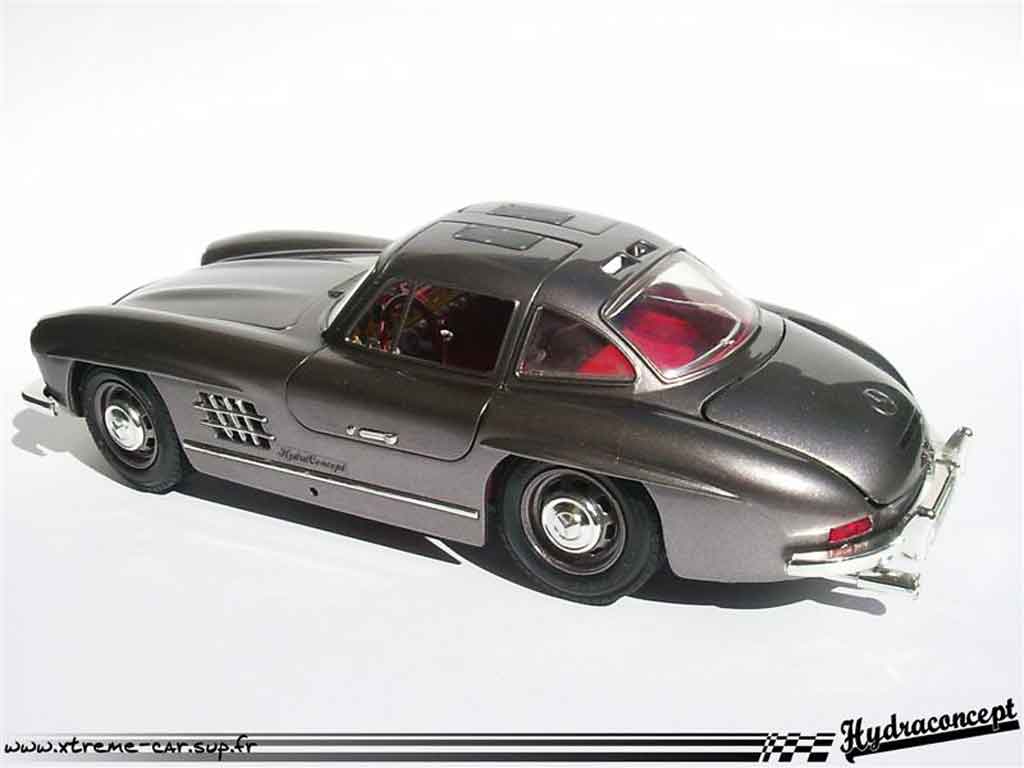 Mercedes 300 Base finition interieure et exterieure 1/18 Burago