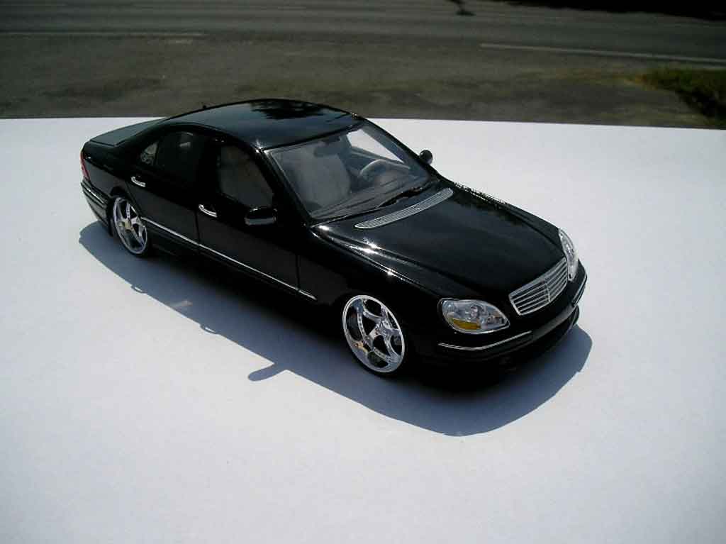 Mercedes Classe S 500 dub zwart jantes chromees 18 pouces 1/18 Maisto