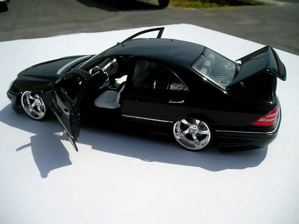 Mercedes Classe S 500 dub zwart jantes chromees 18 pouces 1/18 Maisto