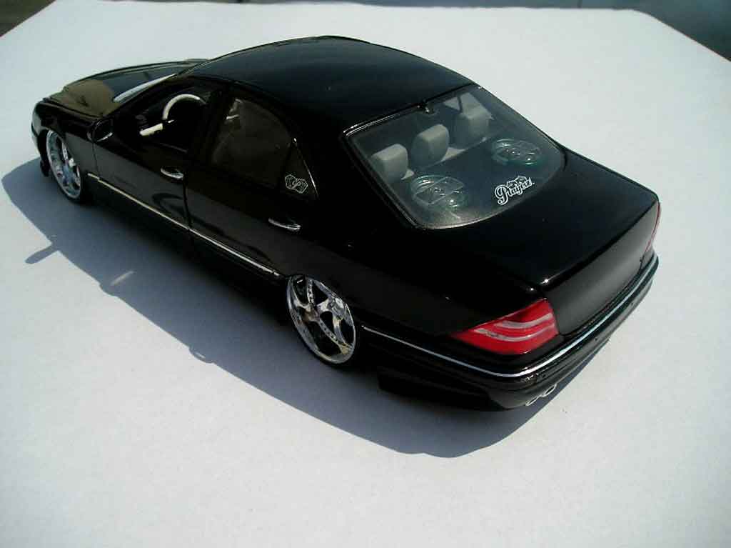 Mercedes Classe S 500 dub zwart jantes chromees 18 pouces 1/18 Maisto