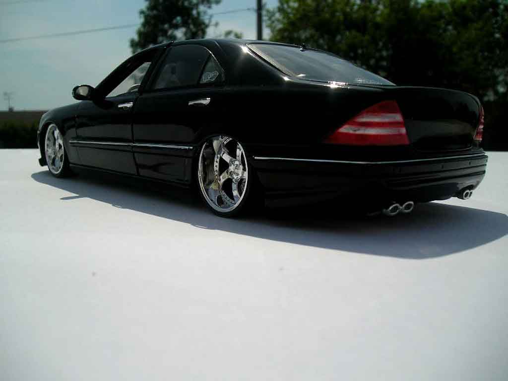 Mercedes Classe S 500 dub zwart jantes chromees 18 pouces 1/18 Maisto
