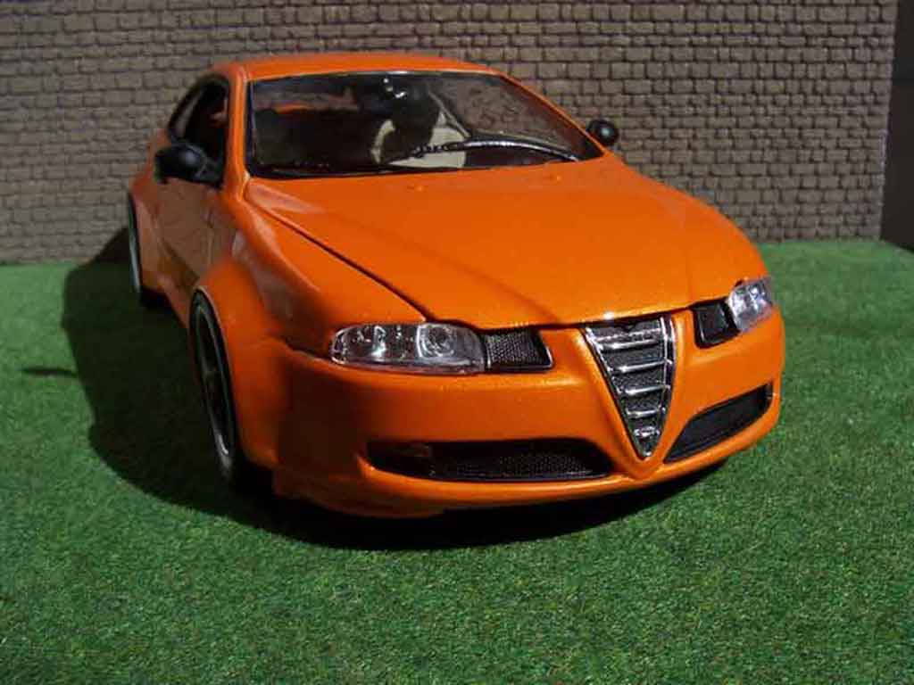 Alfa Romeo GT coupe kit large oranje mecanique mtk18 1/18 Welly