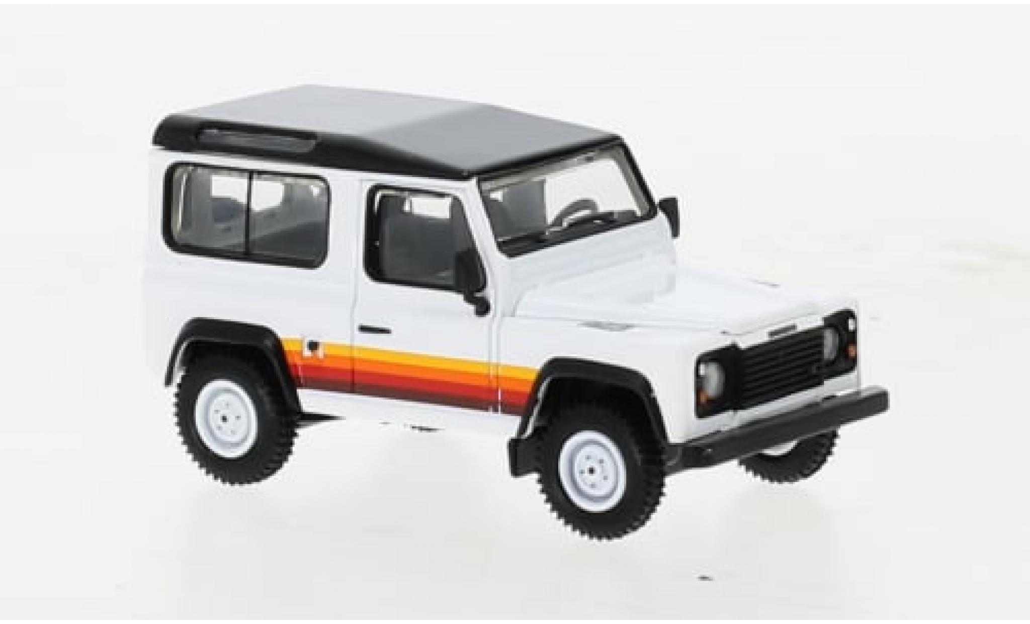Land Rover Defender 1/64 Mini GT 90 wit/Dekor 1:64 modelauto