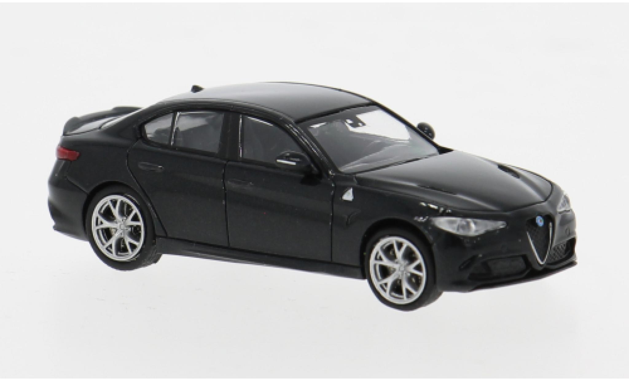 Alfa Romeo Giulia 1/87 Minichamps Quadrifoglio metallic zwart 2017 1:87 modelauto