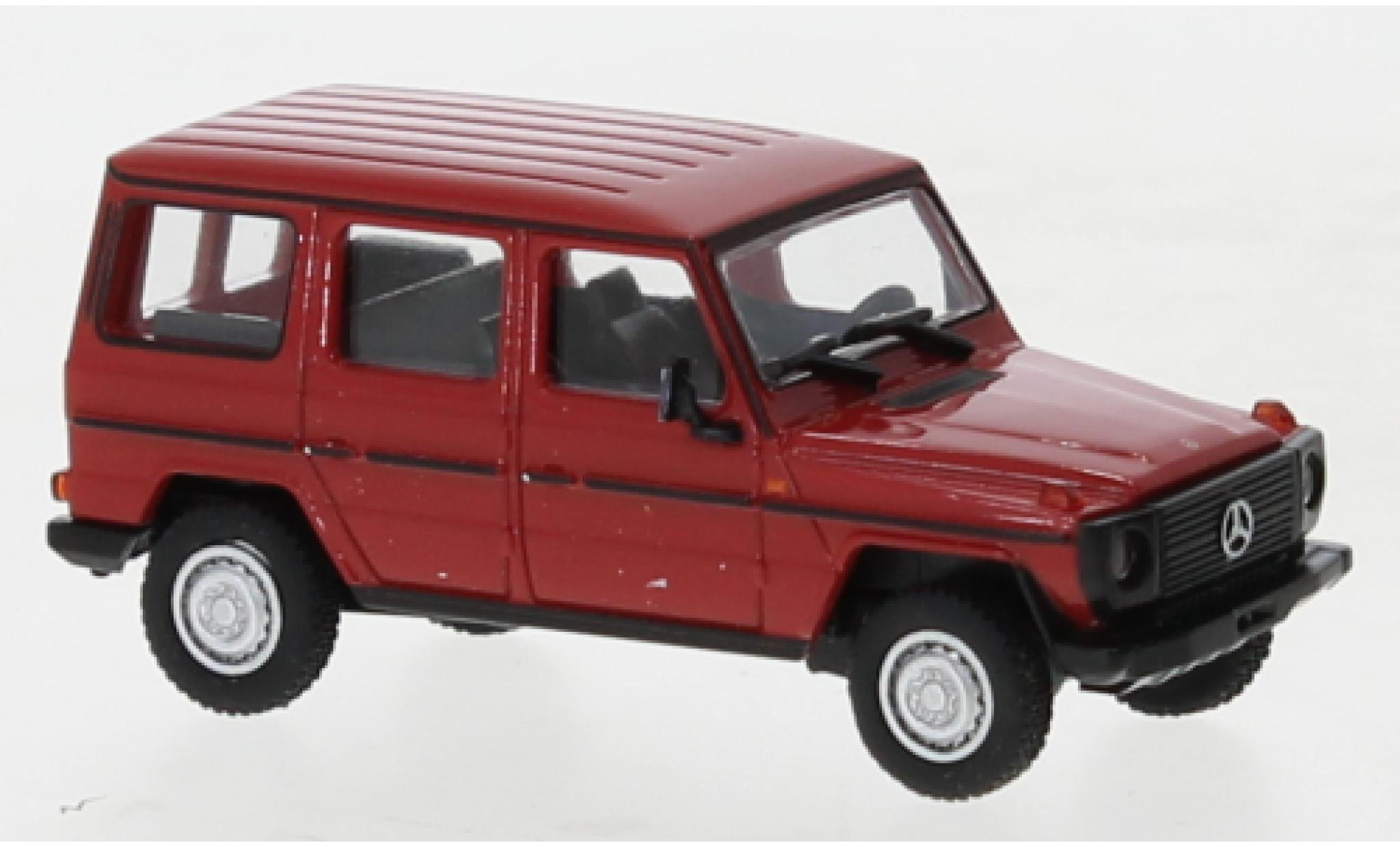 Mercedes 240 1/87 Minichamps G (W460) rood 1979 modelauto