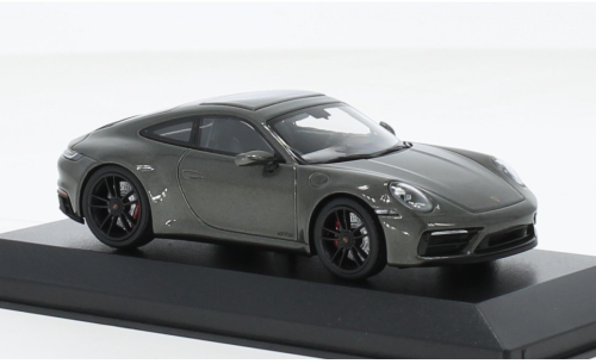 Porsche 992 GTS 1/43 Minichamps 911  Carrera 4 metallic groen 2019 modelauto