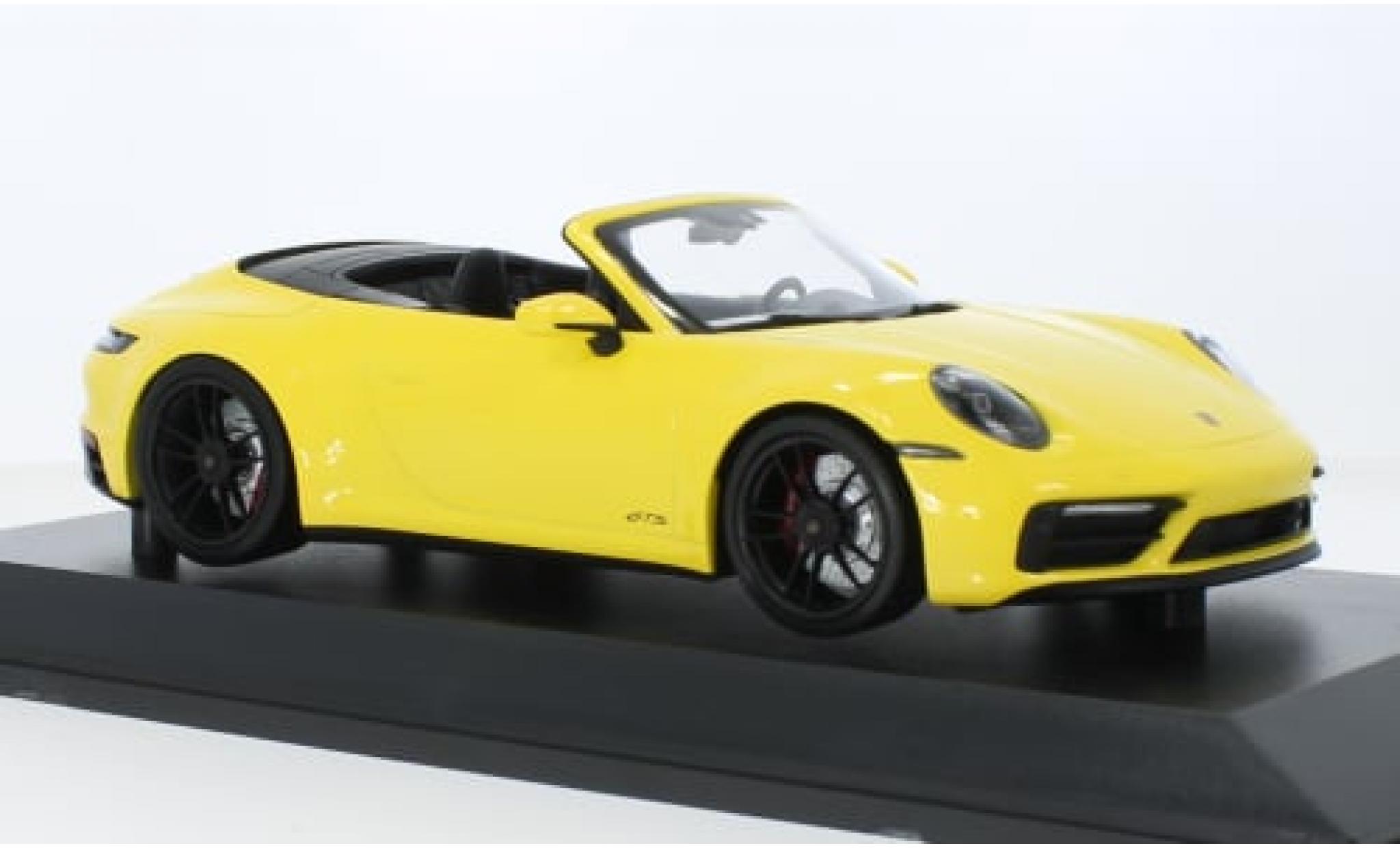Porsche 992 GTS 1/18 Minichamps 911  Carrera 4 Cabriolet geel 2020 1:18 modelauto