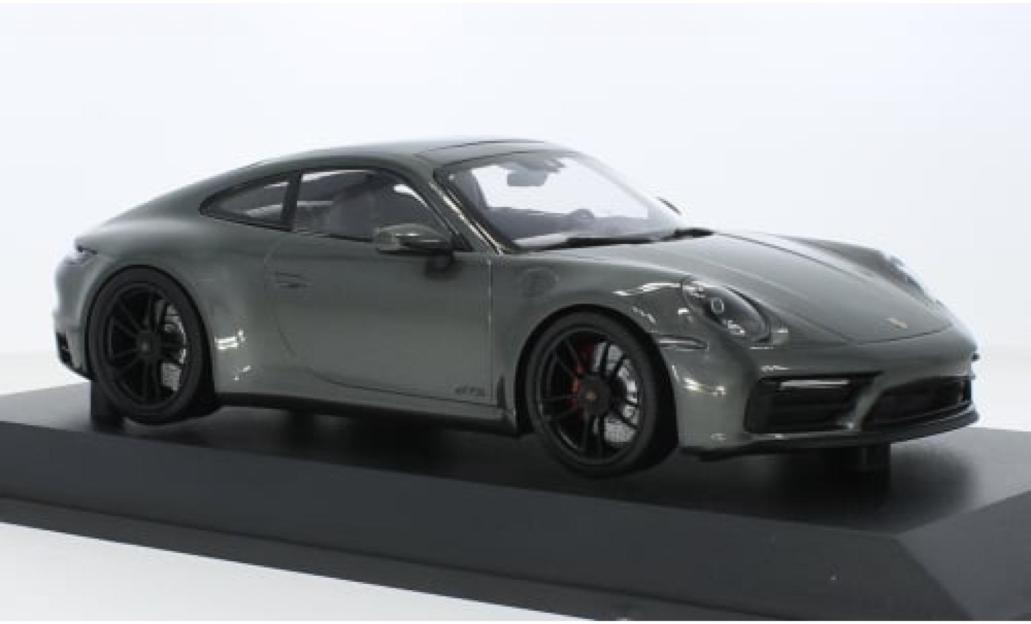 Porsche 992 GTS 1/18 Minichamps 911  Carrera 4 metallic groen 2020 1:18 modelauto