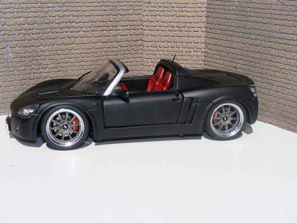 Opel Speedster Base zwart blackhawk 1/18 Welly