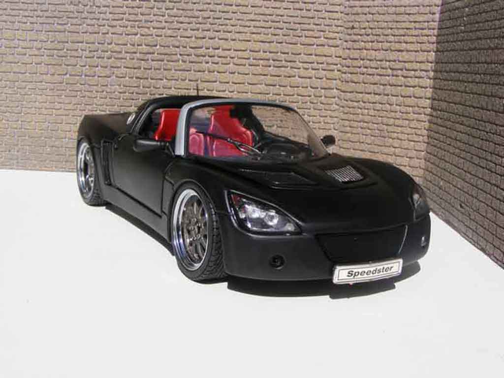Opel Speedster 1/18 Welly zwart blackhawk modelauto