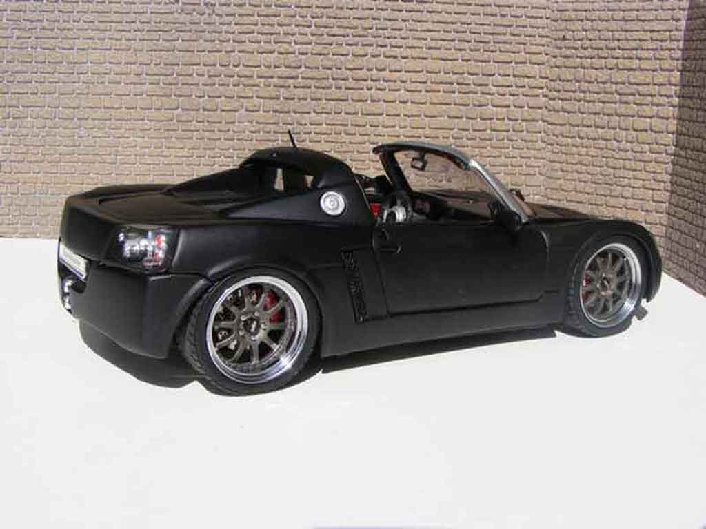 Opel Speedster Base zwart blackhawk 1/18 Welly