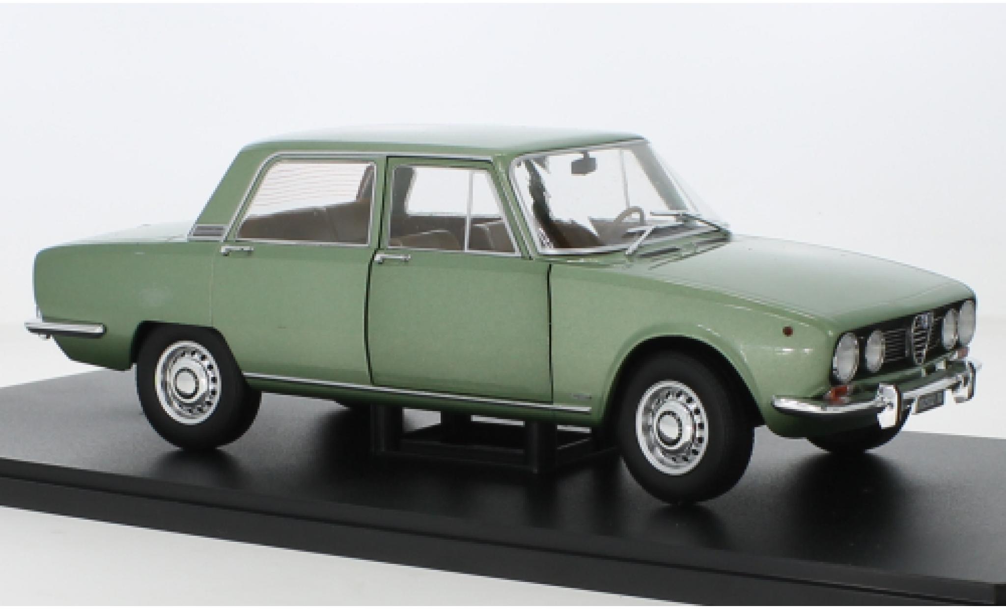 Alfa Romeo 1750 1/18 Mitica Berlina metallic groen 1968 modelauto