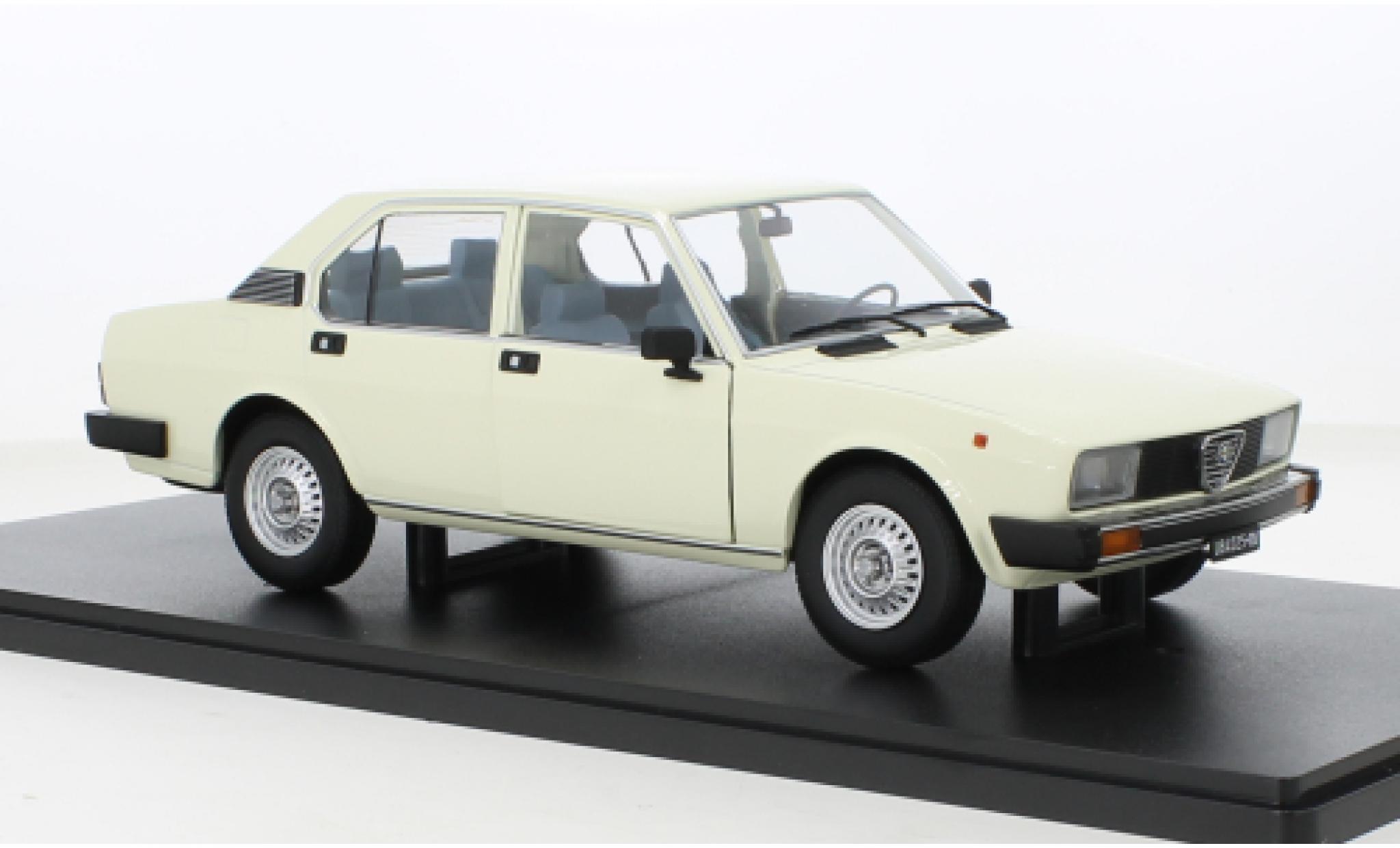 Alfa Romeo Alfetta 1/18 Mitica Berlina 2000L beige 1978 modelauto