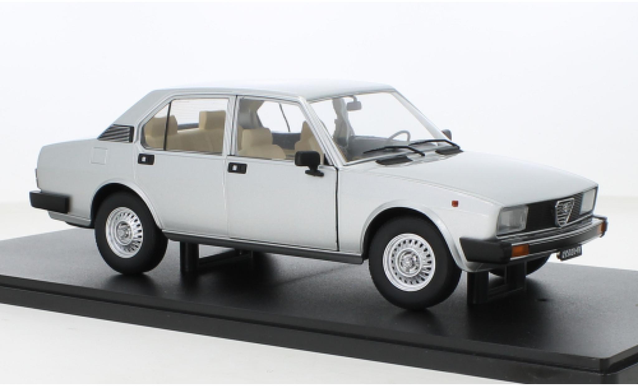 Alfa Romeo Alfetta 1/18 Mitica Berlina 2000L grijs 1978 modelauto