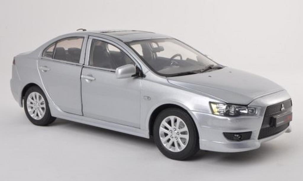 Mitsubishi Lancer 1/18 Paudi EX grijs 2012 modelauto