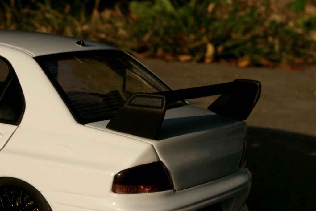 Mitsubishi Lancer Evolution VII street racing inside 1/18 Autoart