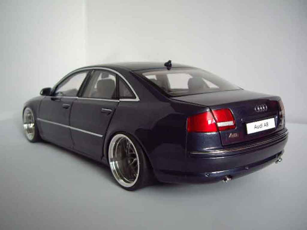 Audi A8 berline 4.2 TDI blauw fonce jantes bords larges 1/18 Norev