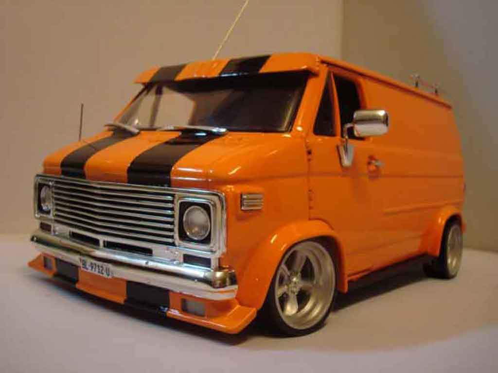 Chevrolet Van fourgon oranje 1/18 Highway 61