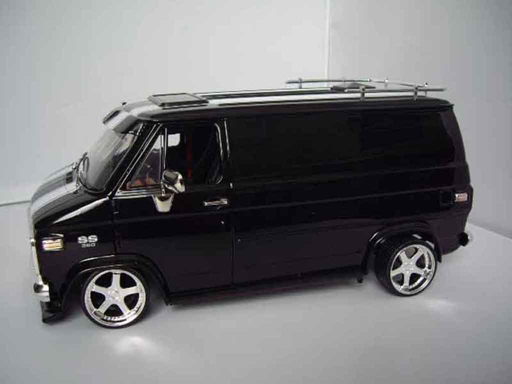 Chevrolet Van fourgon black 1/18 Highway 61
