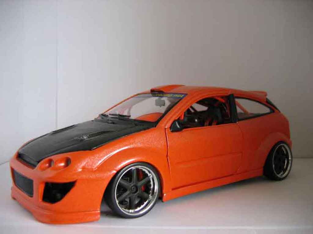 Ford Focus RS 1/18 Hot Wheels RS tuning modelauto