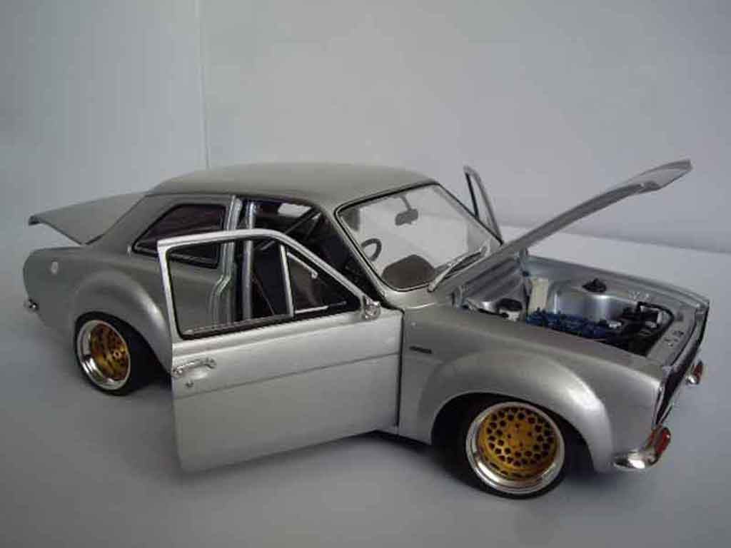 Ford RS 1600 Rally grijs jantes nid dabeilles 1/18 Minichamps