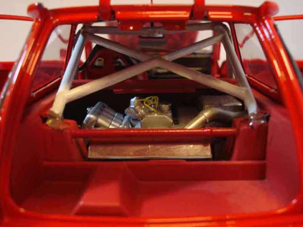 Renault 5 Turbo 2 rood rallye 1/18 Universal Hobbies