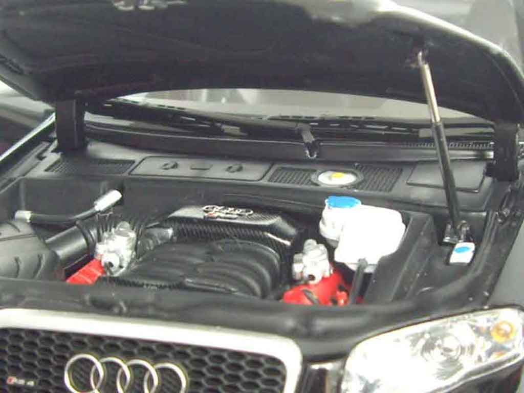 Audi RS4 berline zwart 1/18 Minichamps