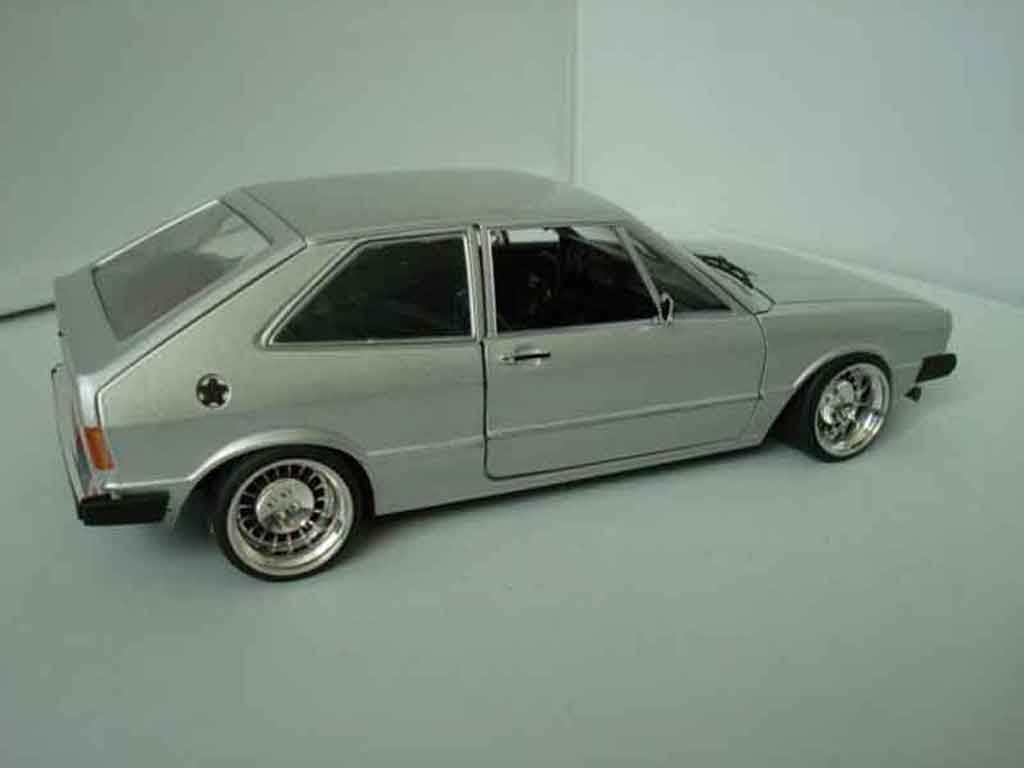 Volkswagen Scirocco GTI grijs 1/18 Revell