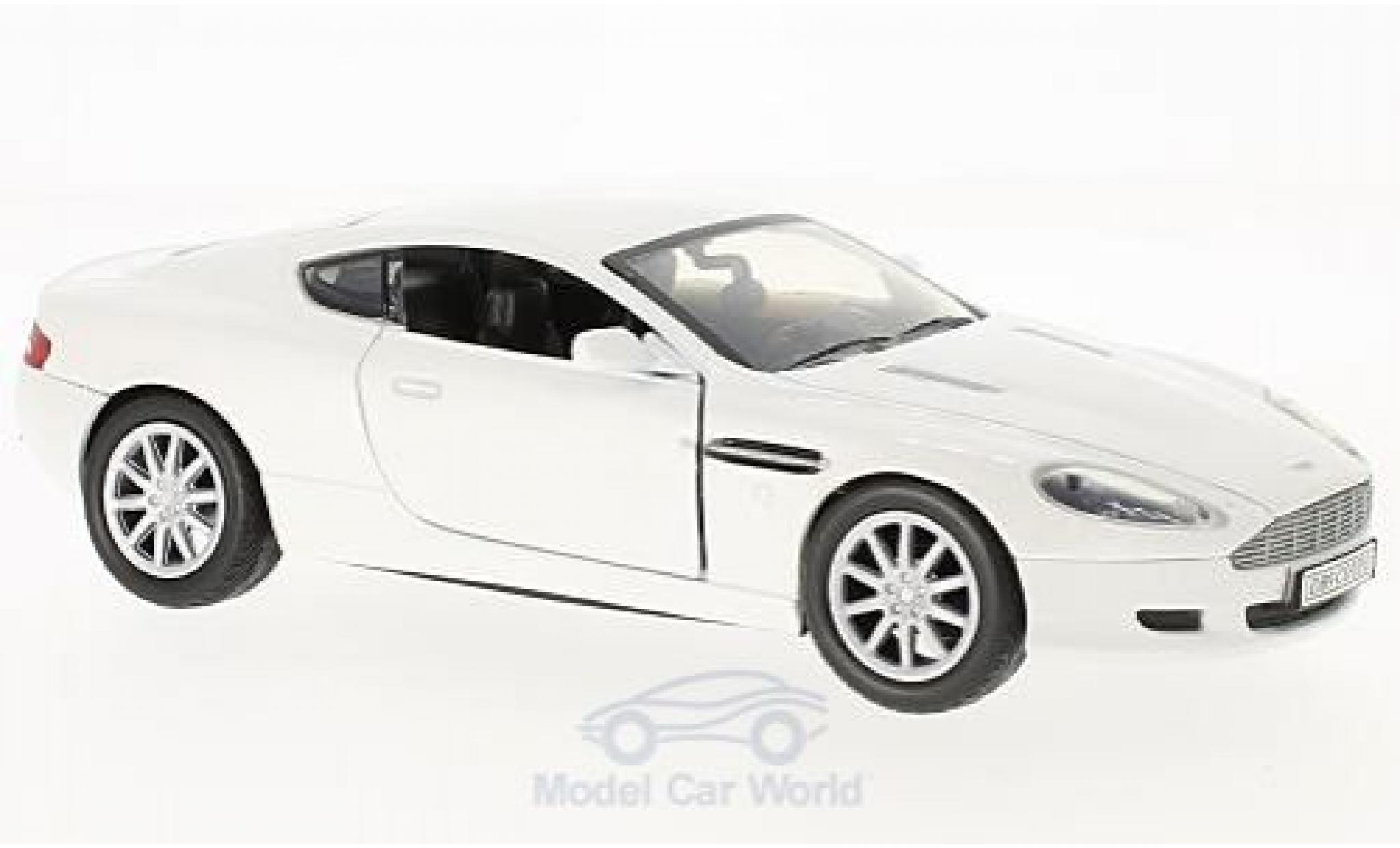 Aston Martin DB9 1/24 Motormax DB 9 Coupe metallic wit modelauto